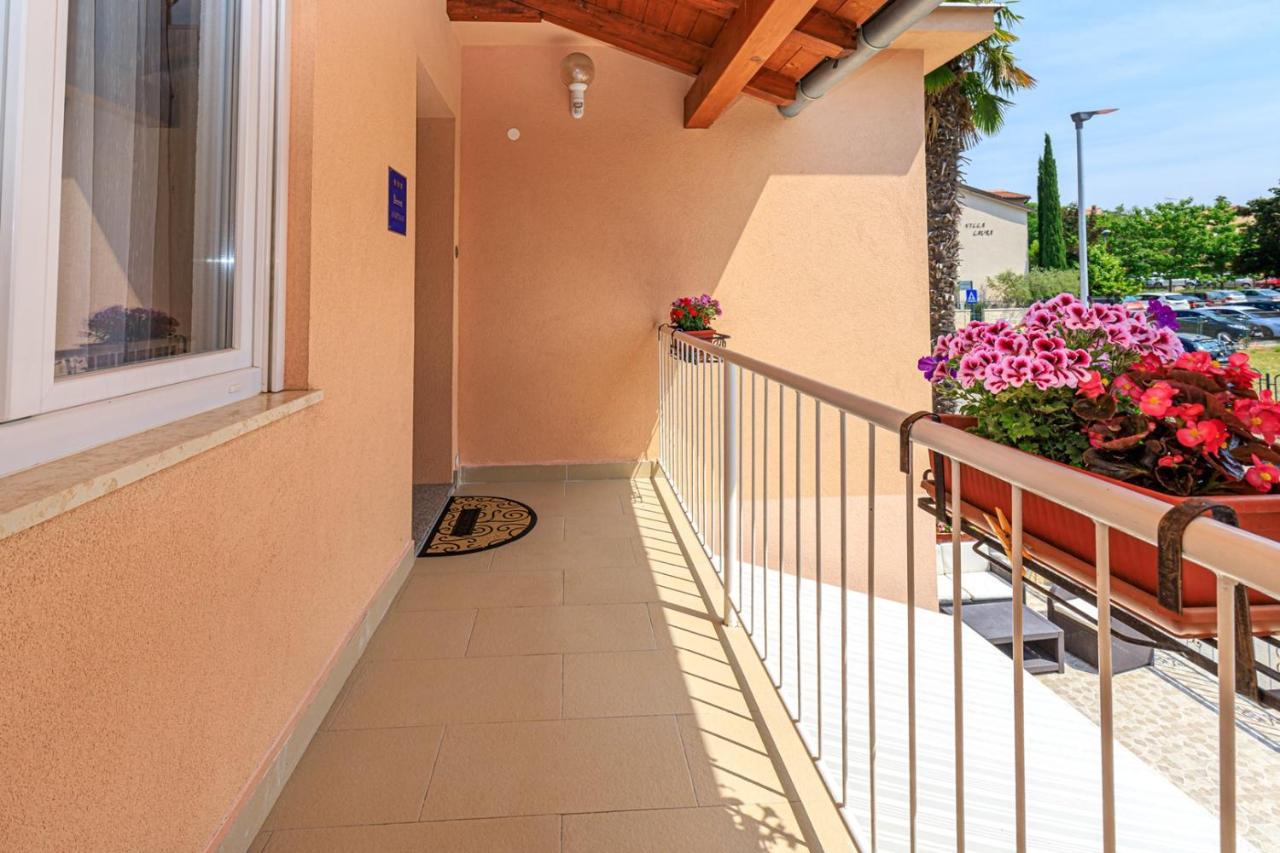 Genoa Rooms Porec Exterior photo