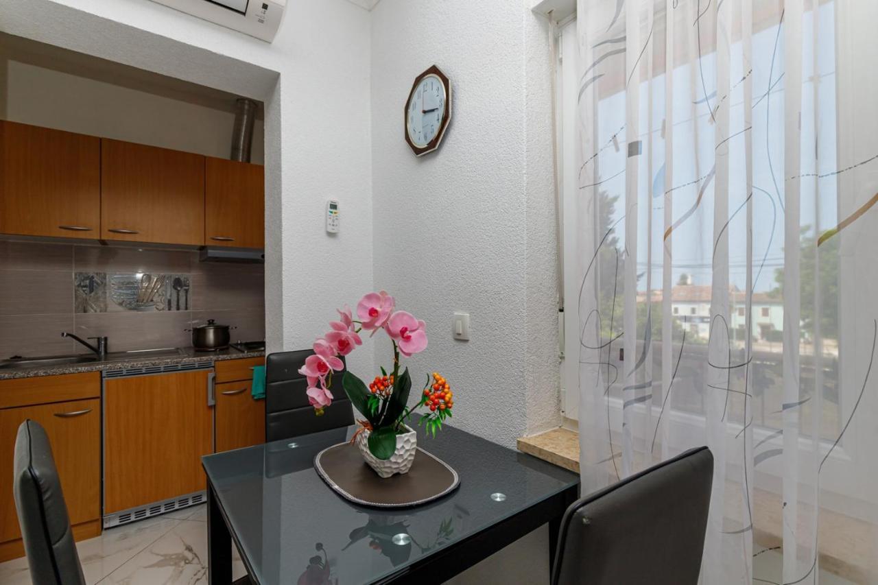 Genoa Rooms Porec Exterior photo