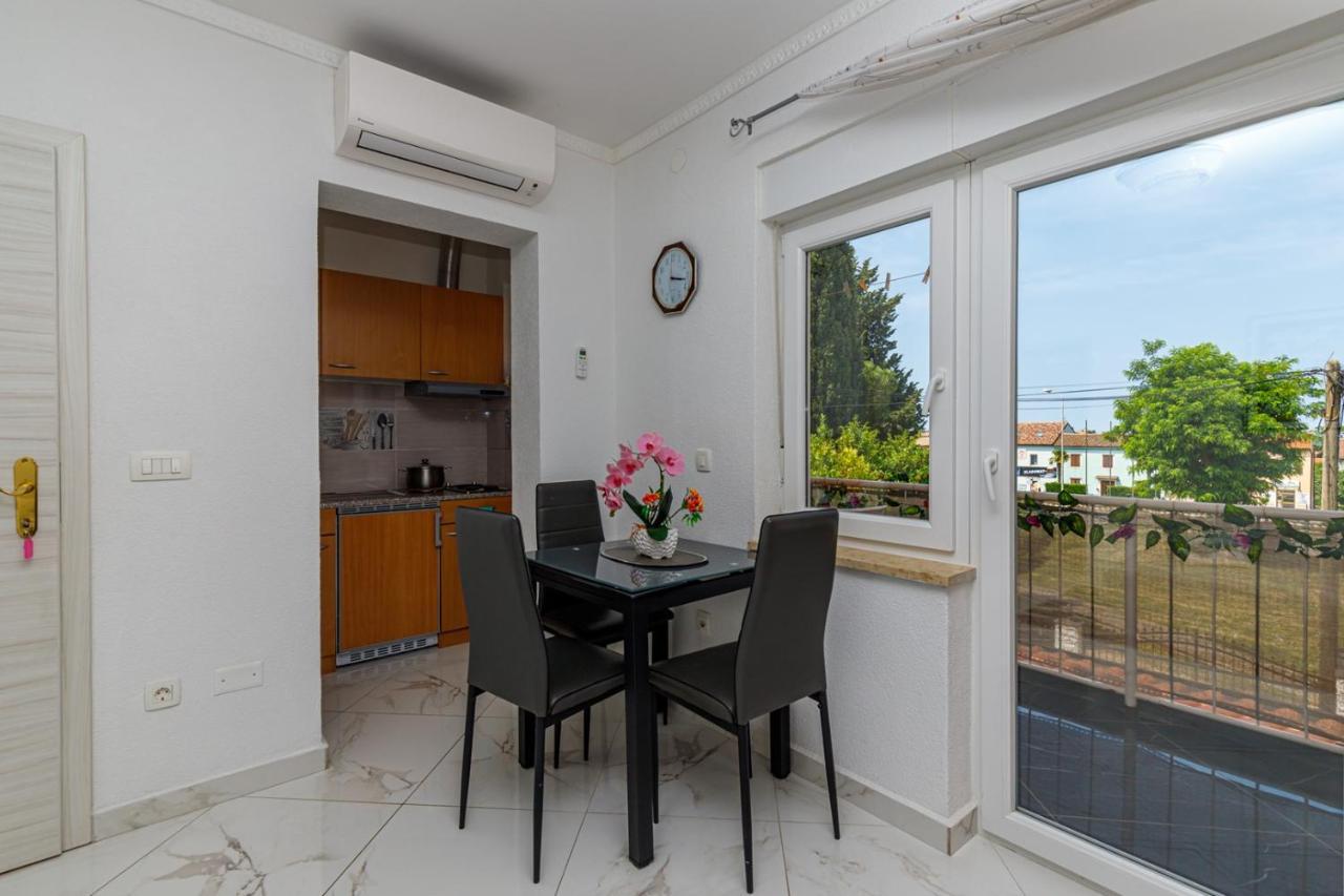 Genoa Rooms Porec Exterior photo