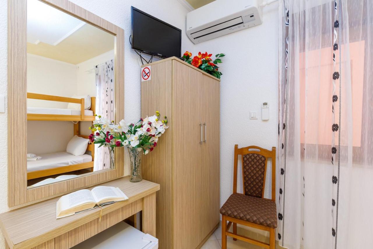 Genoa Rooms Porec Exterior photo