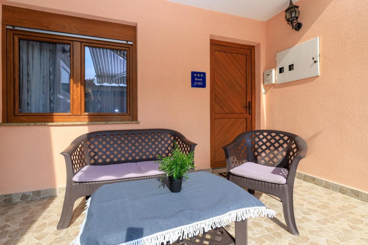 Genoa Rooms Porec Exterior photo